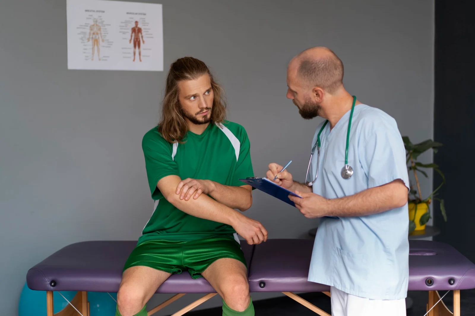 66e6a207944d9-front-view-athlete-talking-physiotherapist-2048x1365.jpg
