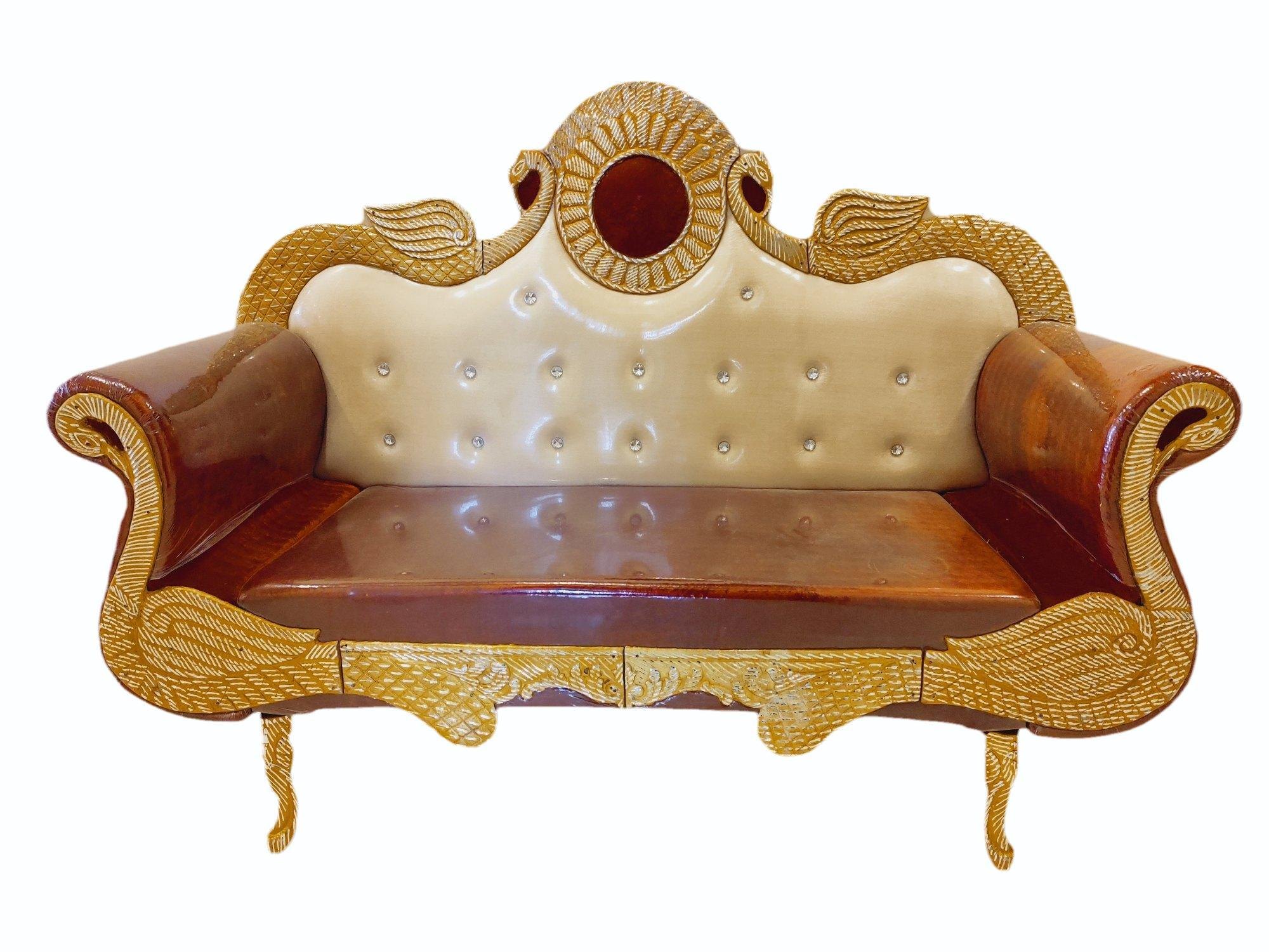 6779082b29358-metal_sofa.jpeg