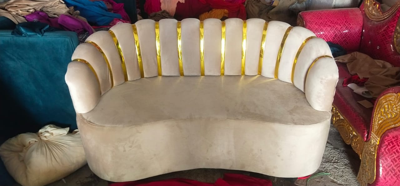 67791ab7c4183-Wooden_Sofa_3.jpeg