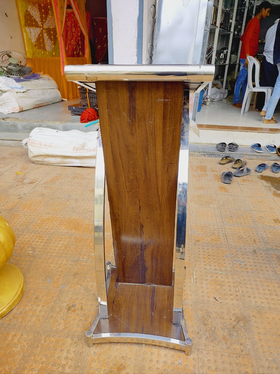 677926d02b841-Podium_12.jpeg